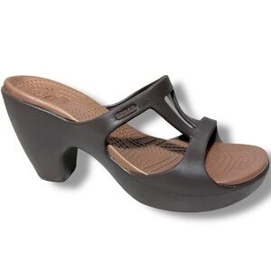 Crocs Cyprus II Sandals in Espresso/Bronze